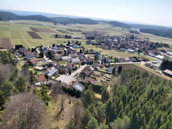Das Bild zeigt eine Luftaufnahme von  Freudenweiler. Foto: Reinhard Traub